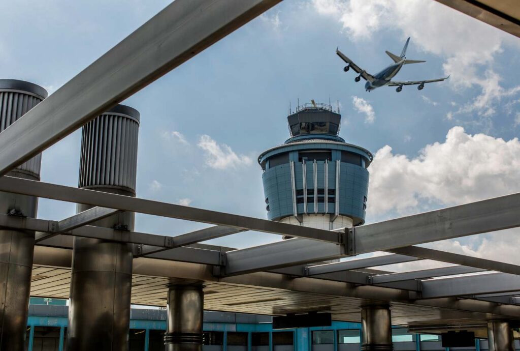 LaGuardia Airport Limo Service To and From New York City BNG Limousine LaGuardia Airport Limo Service To and From New York City